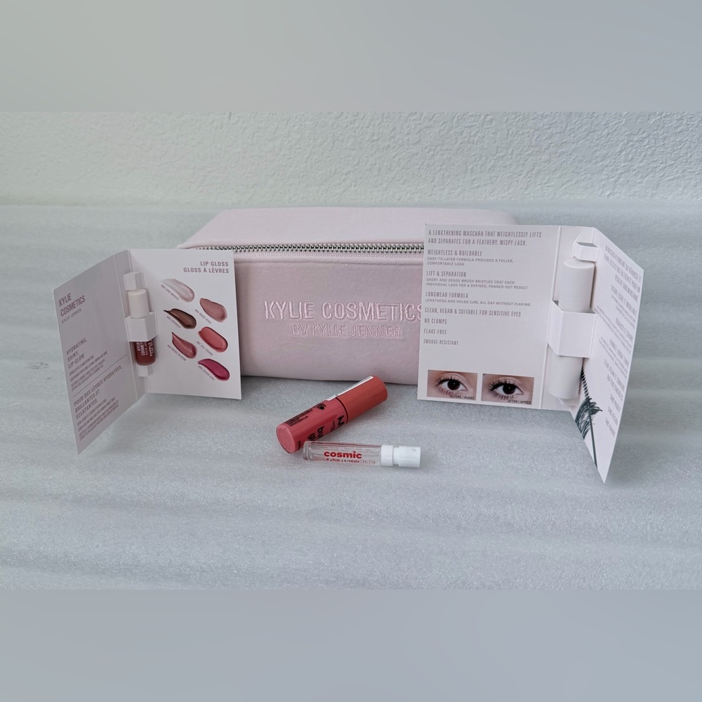 Kylie Cosmetics Velvet Pouch Gift Set